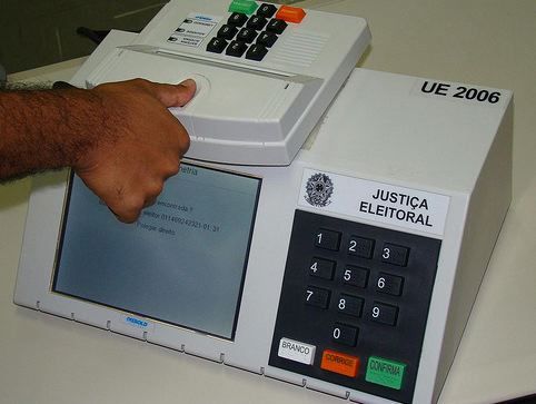 Kenya scraps biometric voter registration