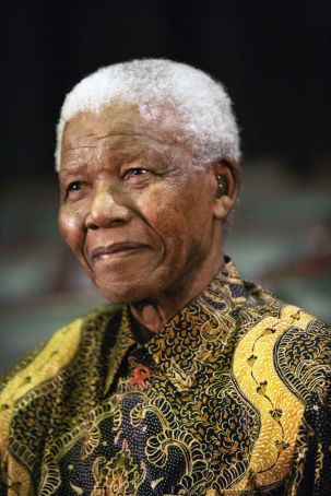 Nelson Mandela dies
