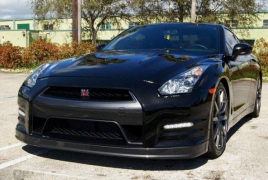 2014 Nissan GT-R for $27000