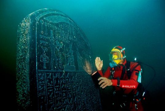 Divers discover ancient treasures dating 2400 years ago