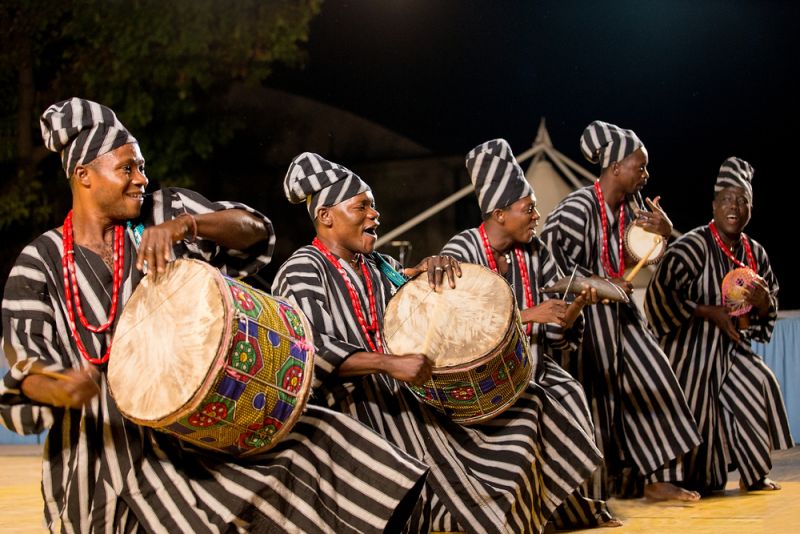 Traditional_African_musical_instruments.jpg